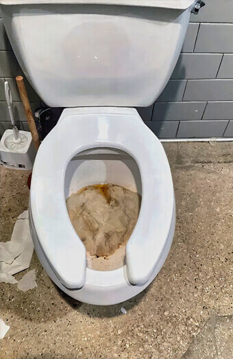 https://blockeddrainskinross.com.au/uploads/2025/07/blocked-toilet-27776.jpg